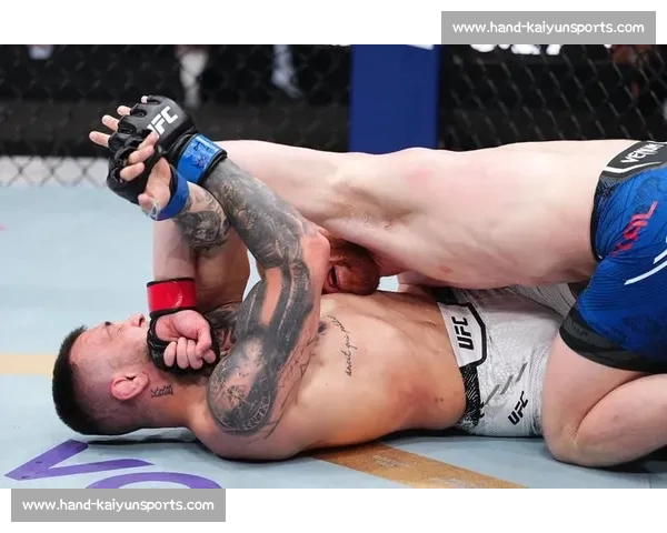 第三回合飞膝绝杀!马利克技术判定终结布伦戴奇 第三回合飞膝绝杀!马利克技术判定终结布伦戴奇