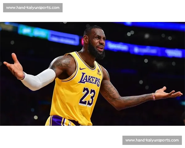 力劈华山!史密斯隔人补扣领衔总决赛十佳球 力劈华山!史密斯隔人补扣领衔总决赛十佳球